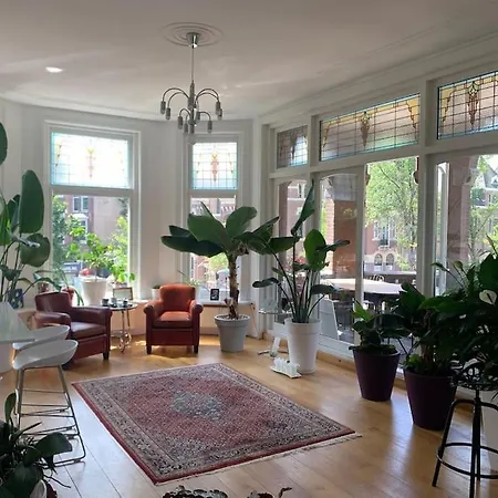 Stylish 3-bdrm Apt. W/ Terraces Next To The * Den Haag