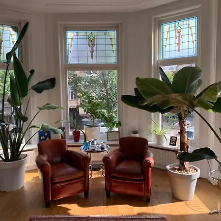 Stylish 3-bdrm Apt. W/ Terraces Next To The * Den Haag