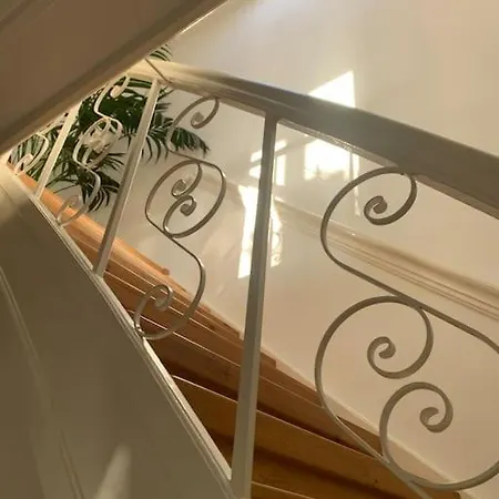 Stylish 3-bdrm Apt. W/ Terraces Next To The * Den Haag