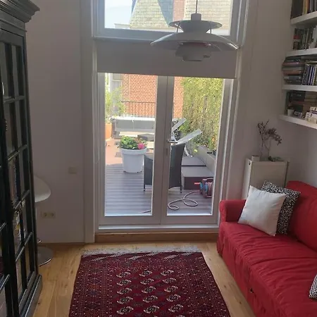 Stylish 3-bdrm Apt. W/ Terraces Next To The * Den Haag
