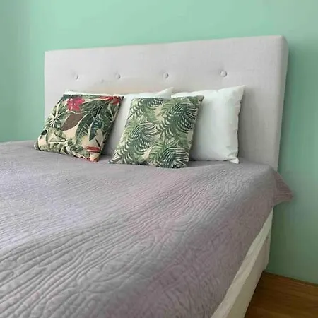 Stylish 3-bdrm Apt. W/ Terraces Next To The Den Haag