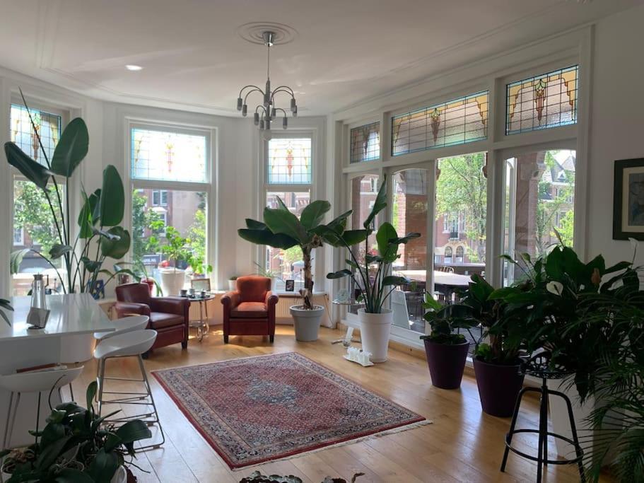 Stylish 3-bdrm Apt. W/ Terraces Next To The * Den Haag