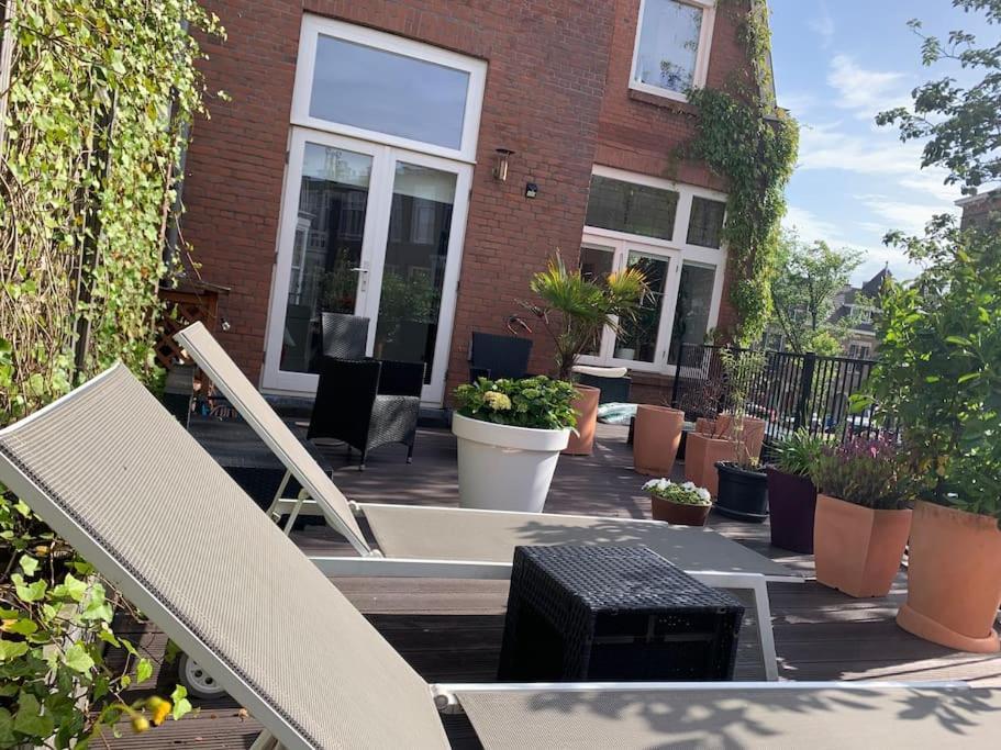 Stylish 3-bdrm Apt. W/ Terraces Next To The * Den Haag